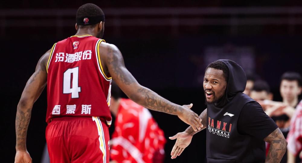 伊斯科去年年底与塞维利亚解约，一度半年无球可踢，球员今夏自由身加盟贝蒂斯，双方签约一年。